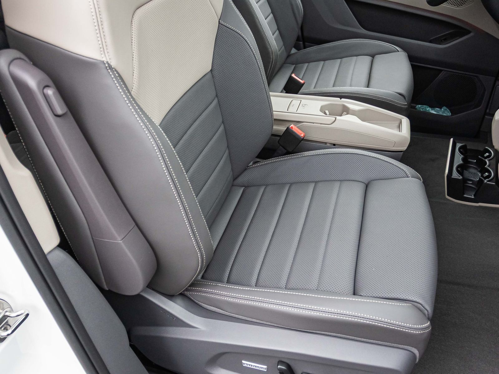 Volkswagen T7 Multivan Edition 2.0l 150kW TSI | Pano | AHK