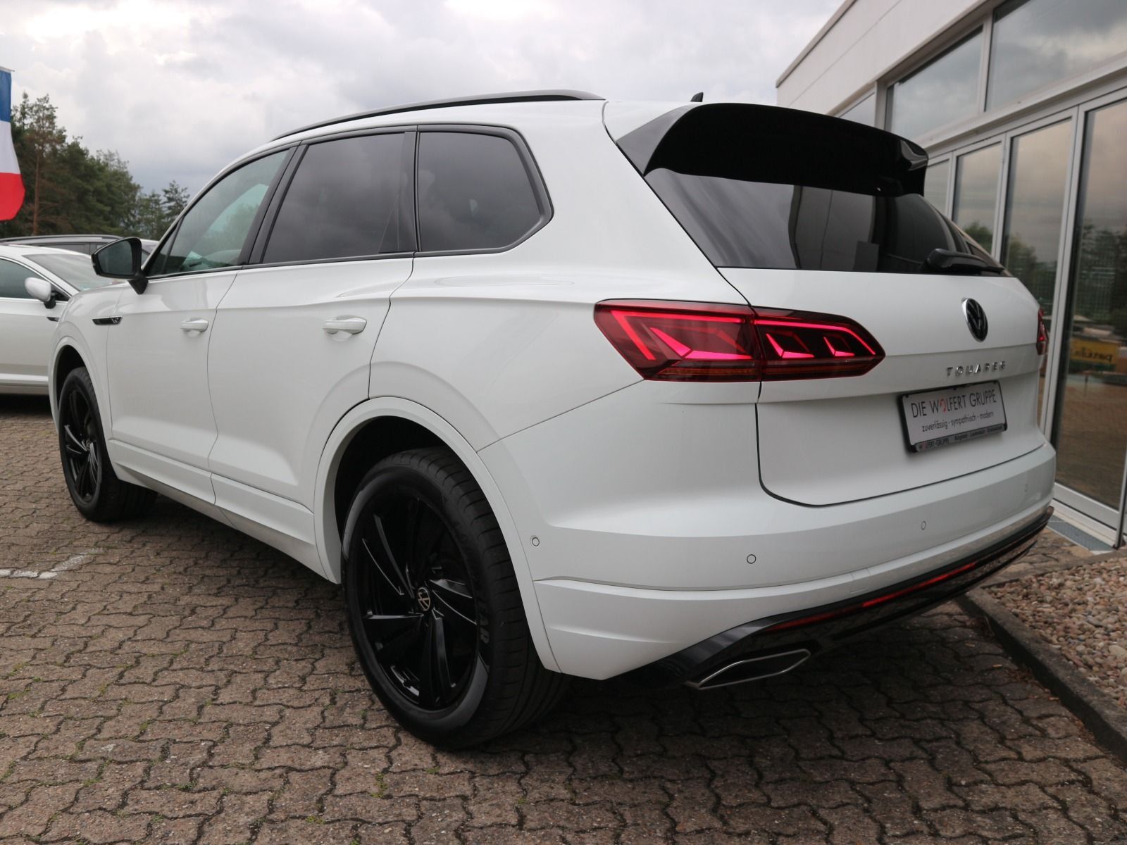 Volkswagen Touareg 3.0 V6 TDI R-Line 4Motion - Samsaru's Car Outlet