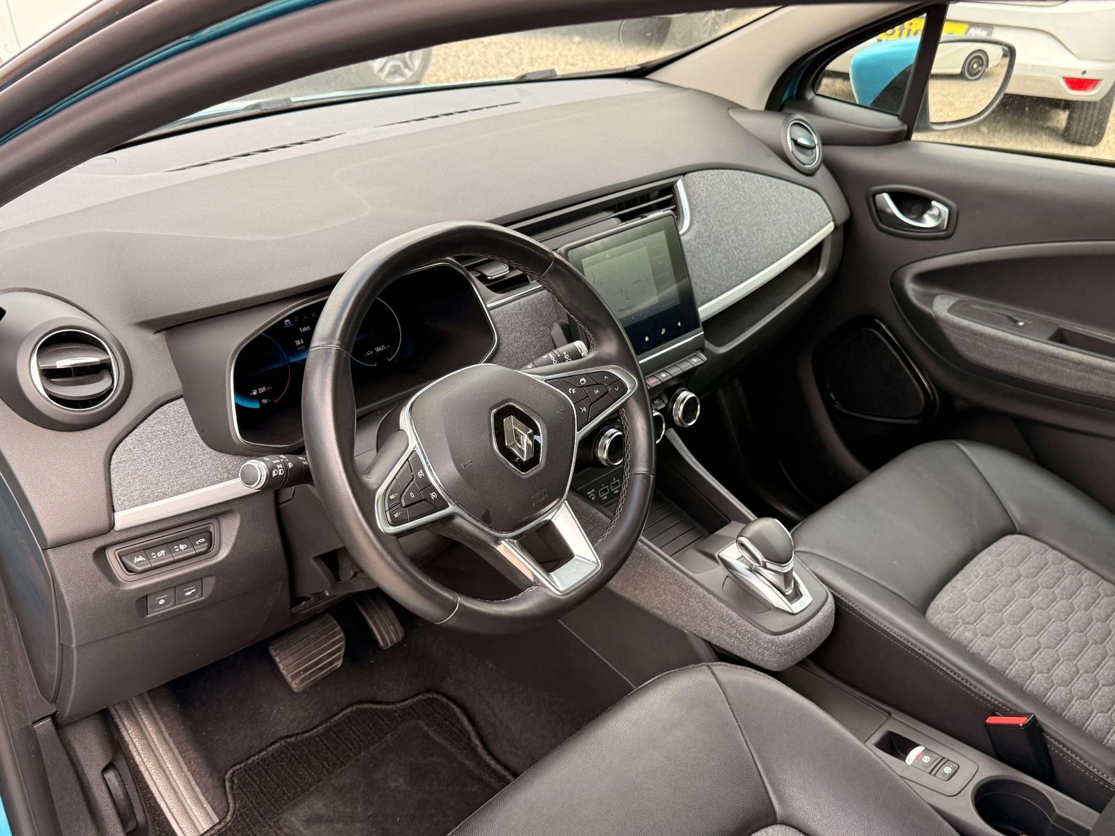 Renault ZOE EXPERIENCE R110 Z.E. 50 - Samsaru's Car Outlet