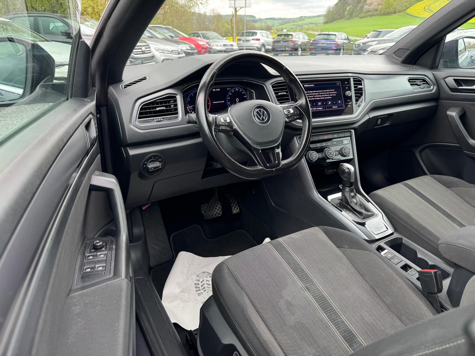 Volkswagen T-Roc 1.5 TSI Style - Samsaru's Car Outlet