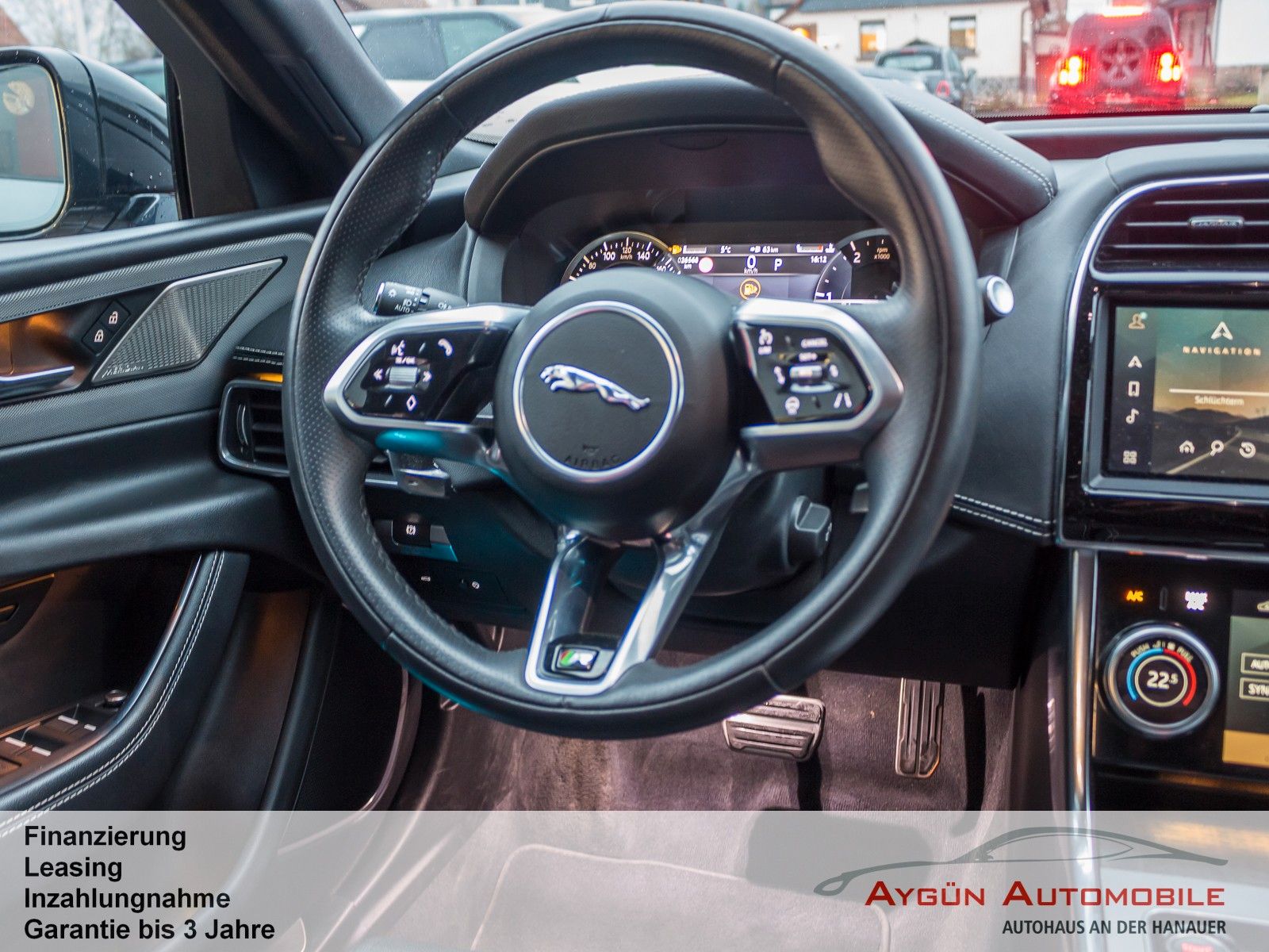Jaguar XE D200 RWD R-Dynamic Black*ACC*AHK*HUD*Pano*