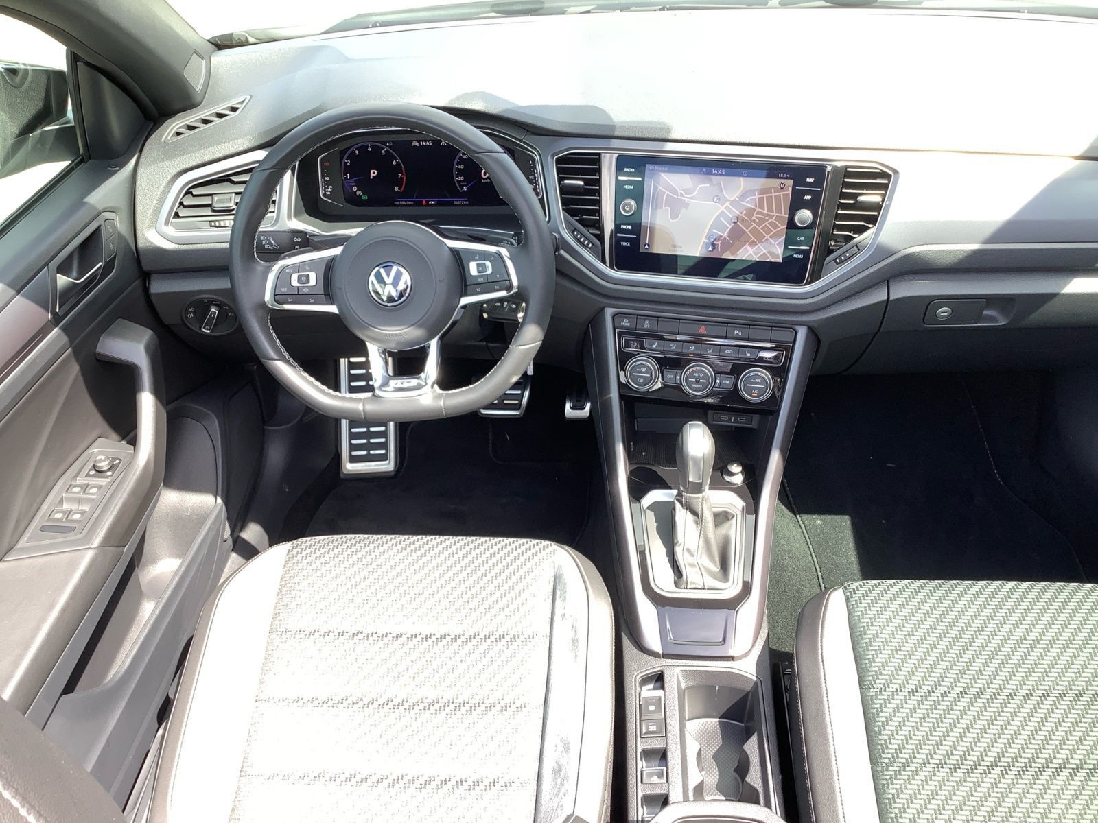 Volkswagen T-Roc R-Line - Samsaru's Car Outlet
