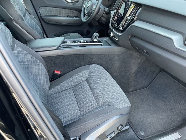 Volvo XC60 B4 Essential - Samsaru's Car Outlet