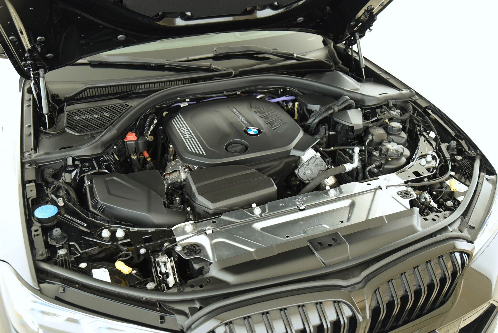 BMW 320d Touring xDrive M Sport - Samsaru's Car Outlet