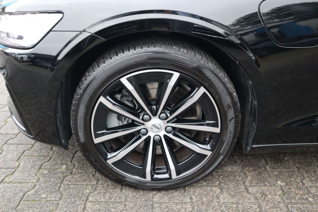 Volvo V60 T8 AWD Recharge Plus Dark|AHK|PANO|NAVI|SHZ