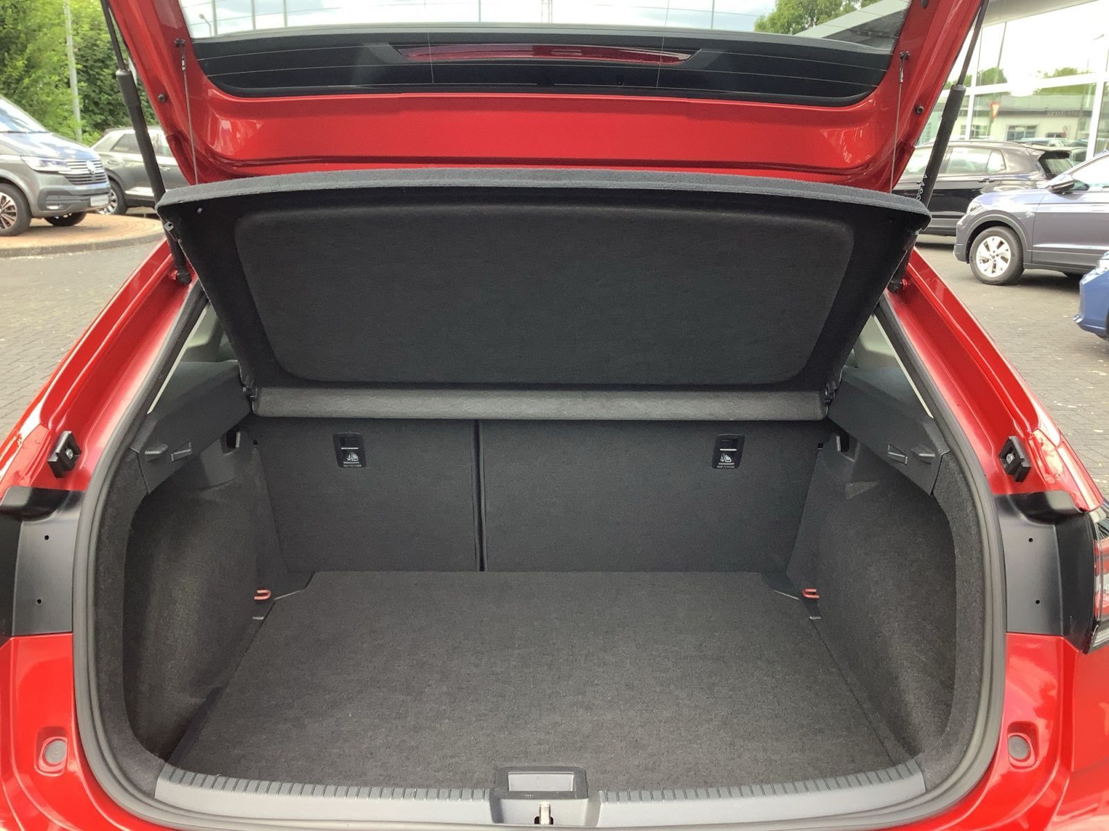 Volkswagen Taigo 1.0 TSI STYLE - Samsaru's Car Outlet
