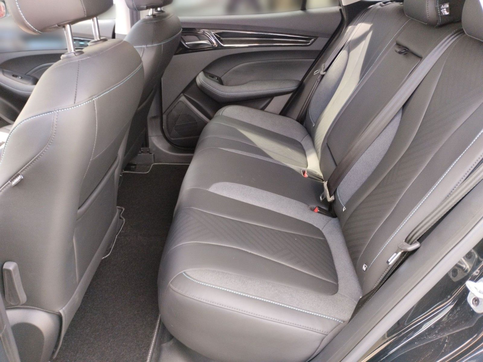 MG5 61,1 kWh Luxury - 8-fach bereift-