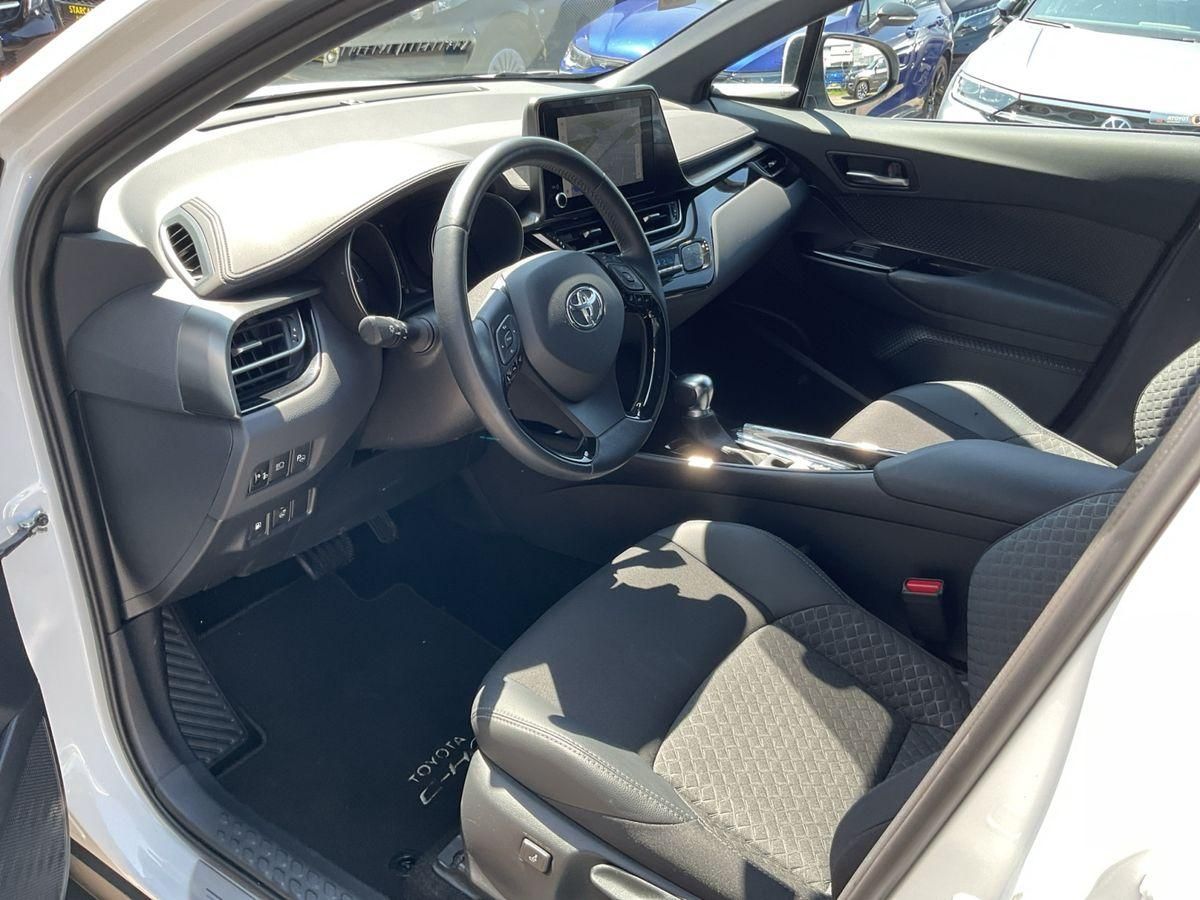 Toyota C-HR HYBRID - Samsaru's Car Outlet