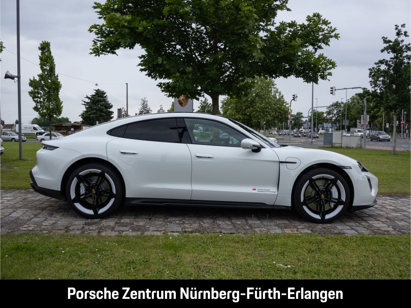 Porsche Taycan GTS PSCB BOSE InnoDrive SurroundView Pano