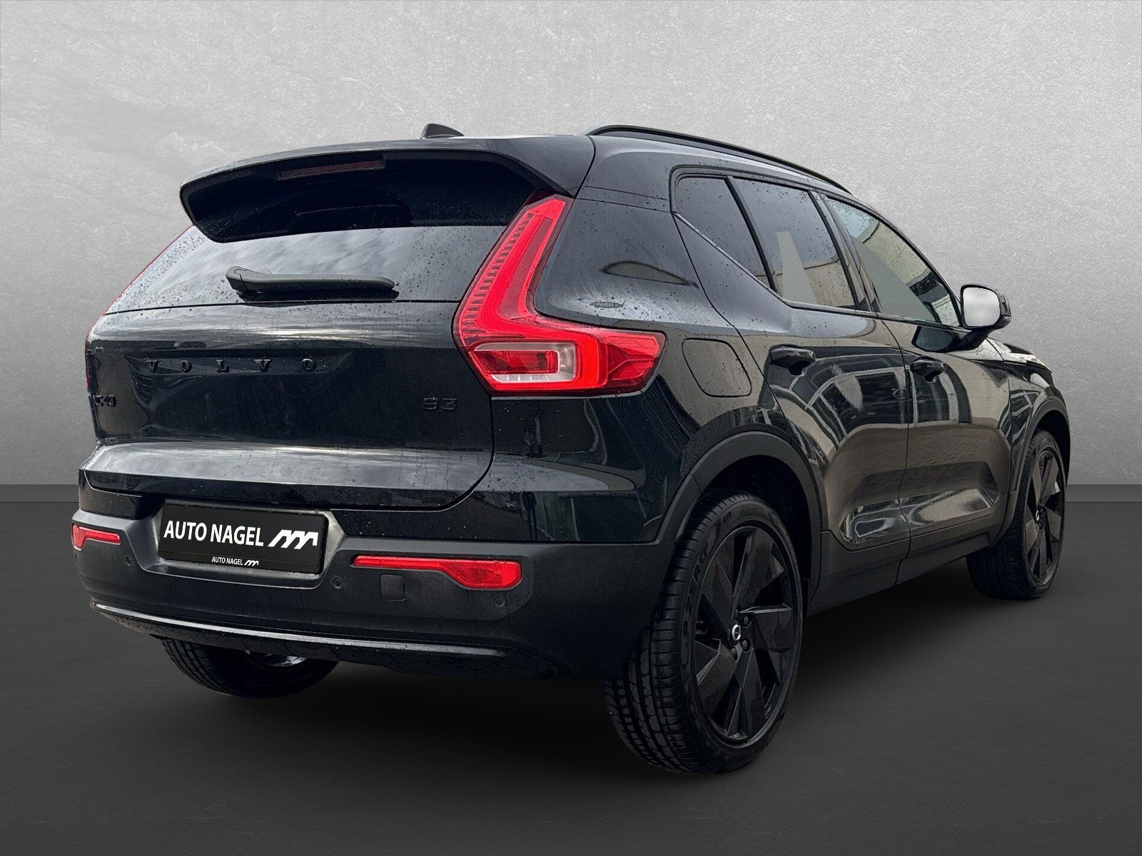 Volvo XC40 B3 Benzin Plus Black Edition *AHK*