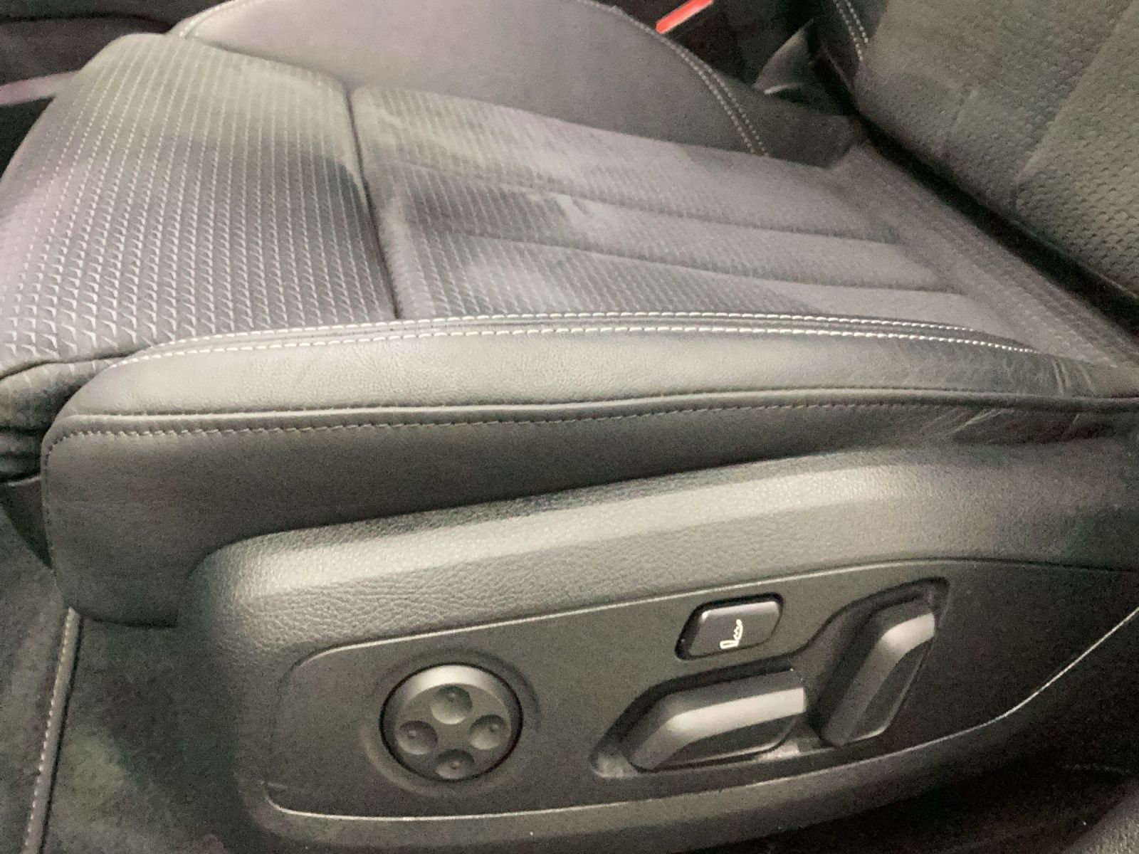 Audi A4 Avant 40 TFSI Q 2x S LINE MATRIX AHK LM19 KAM