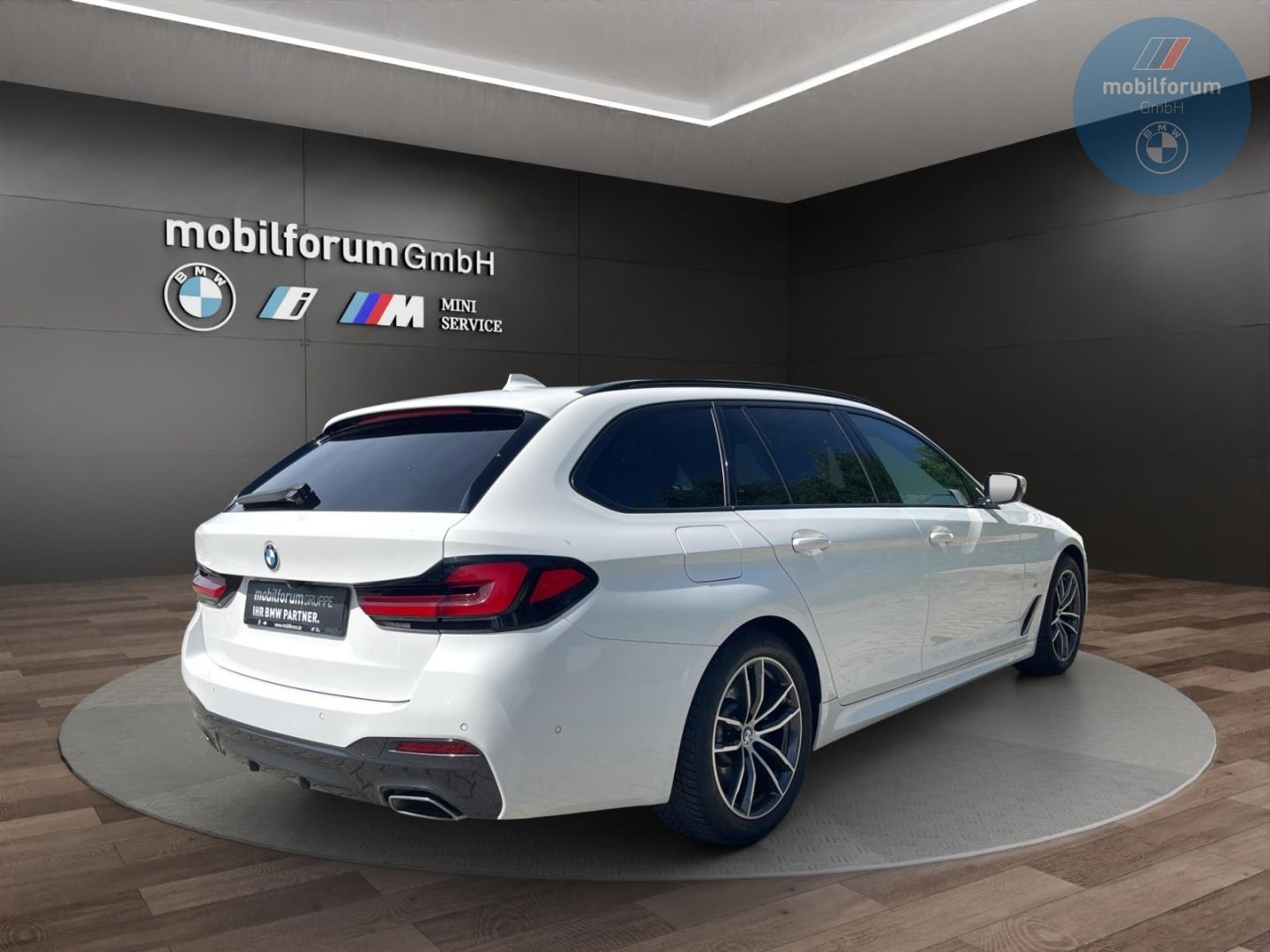 BMW 530 i Touring M-Sport AHK StandHZG Panorama