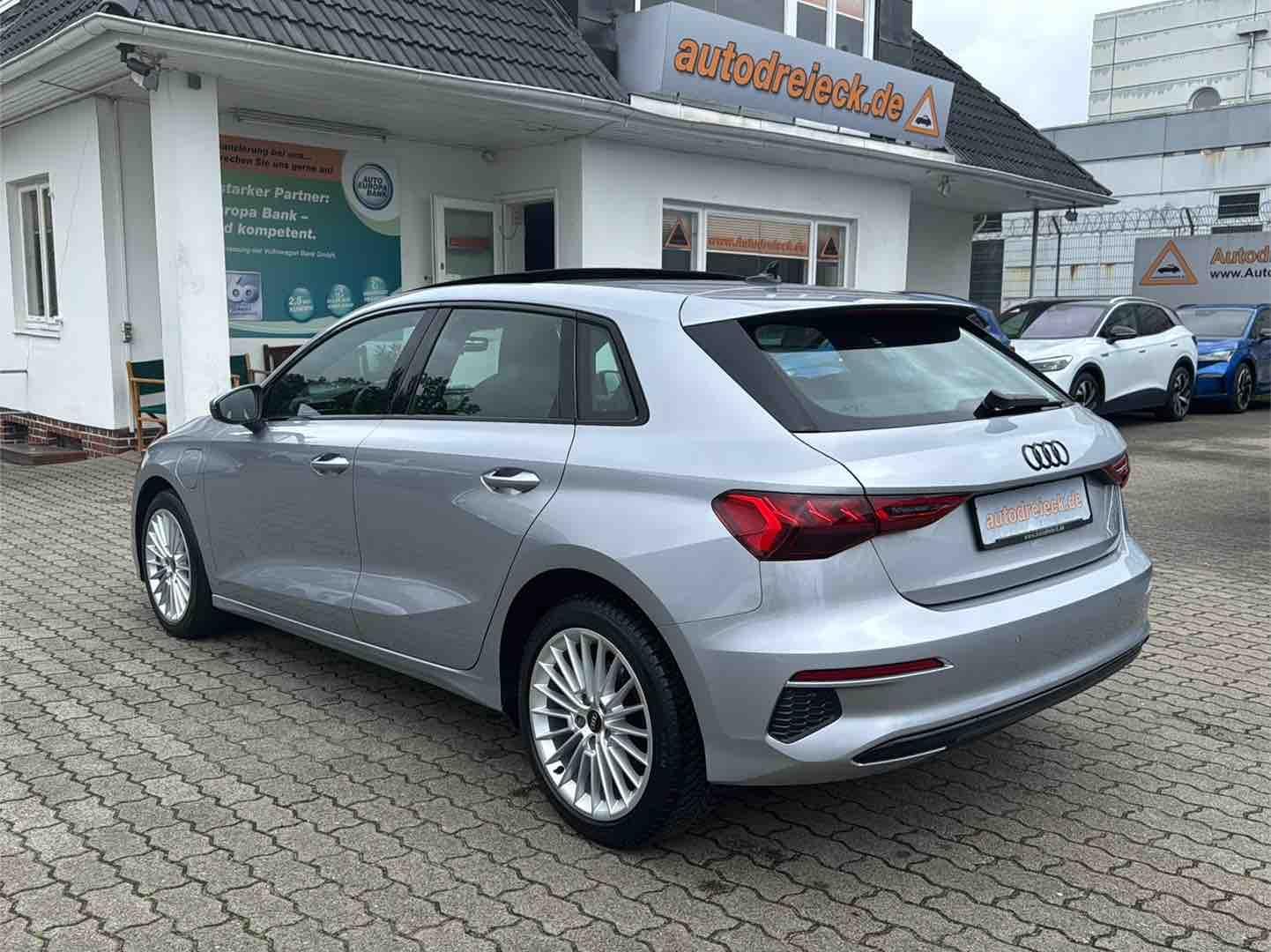 Audi A3 40 TFSIe S line BLACK RAUTE PANO 17Z VC LED