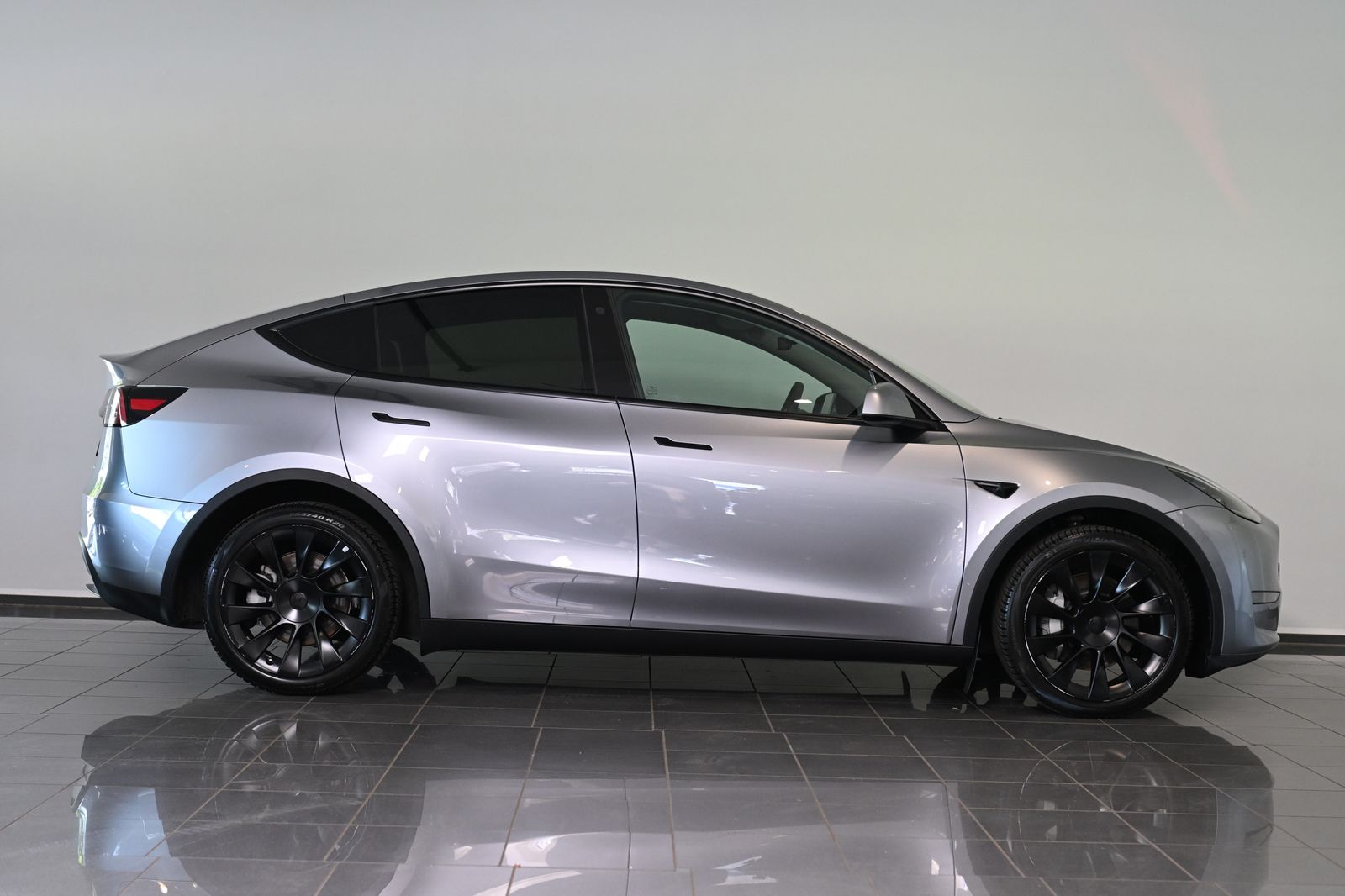 Tesla Model Y Long Range Dual AWD Pano ACC 20"