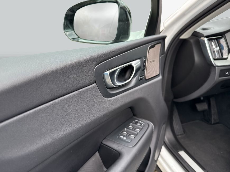 Volvo XC60 B5 B AWD Plus Dark