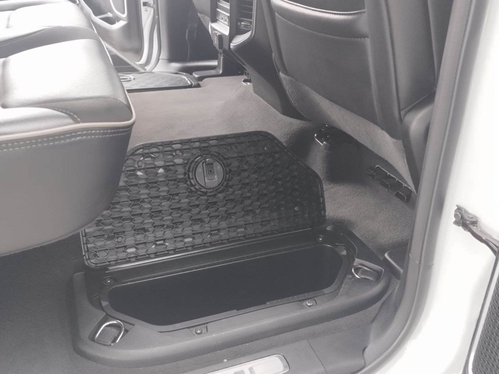 Dodge RAM 1500 Laramie Crew Cab 4x4  Kamera Leder LED