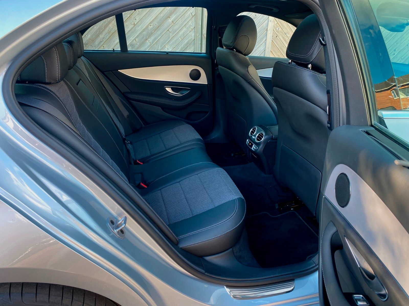 Mercedes-Benz E 300 de - Samsaru's Car Outlet
