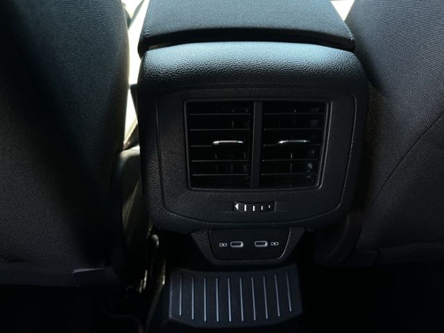 Volkswagen T-Roc 1.5 TSI DSG Sport - Samsaru's Car Outlet