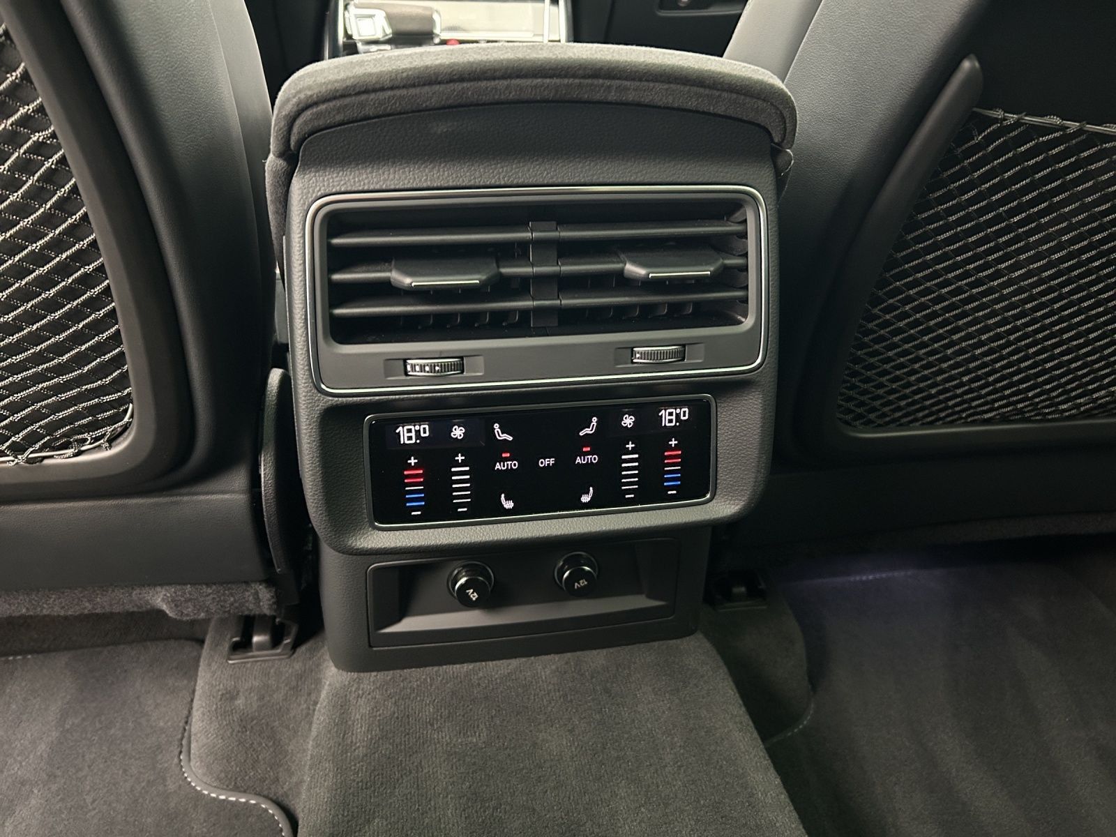 Audi RS Q8*Keramik*305 km/h*B&O*HUD*Pano*Standh*Matri