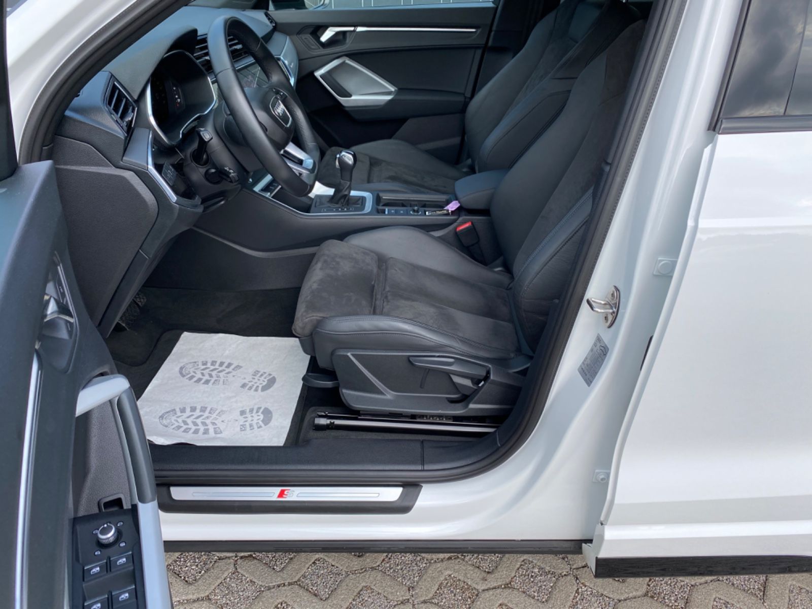 Audi Q3 35 TDI quattro S tronic S line - Samsaru's Car Outlet