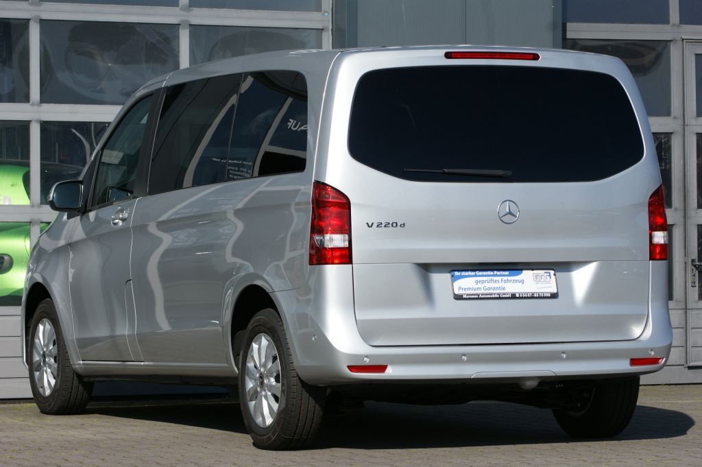 Mercedes-Benz V 220 d 9G-TRONIC - Samsaru's Car Outlet