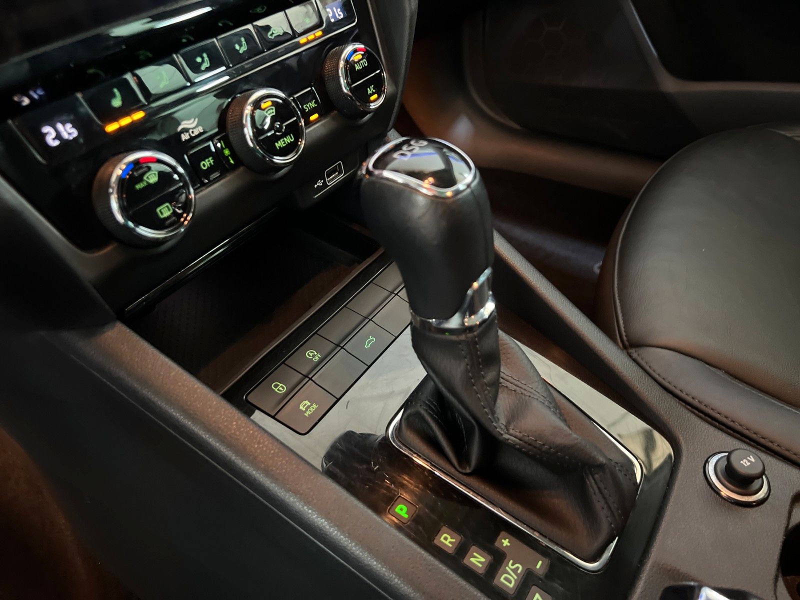 Skoda Octavia Combi Premium Edition - Samsaru's Car Outlet