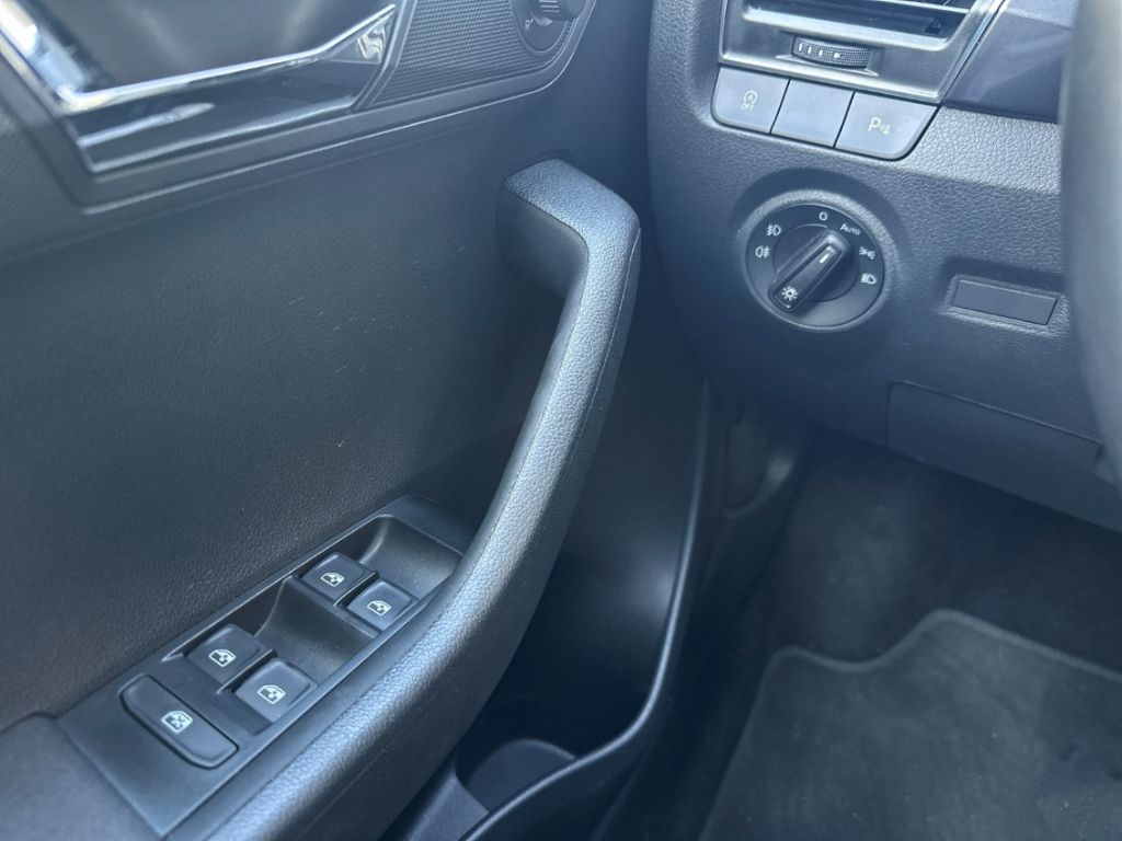 Skoda Fabia Combi 1.0TSI DSG - Samsaru's Car Outlet