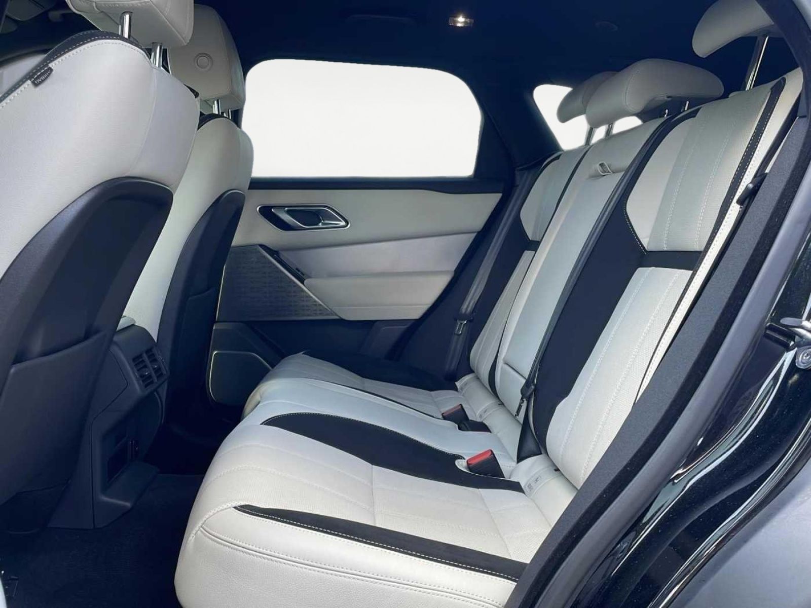 Range Rover Velar Benzin/Plug-In-Hybrid P400e S - Samsaru's Car Outlet