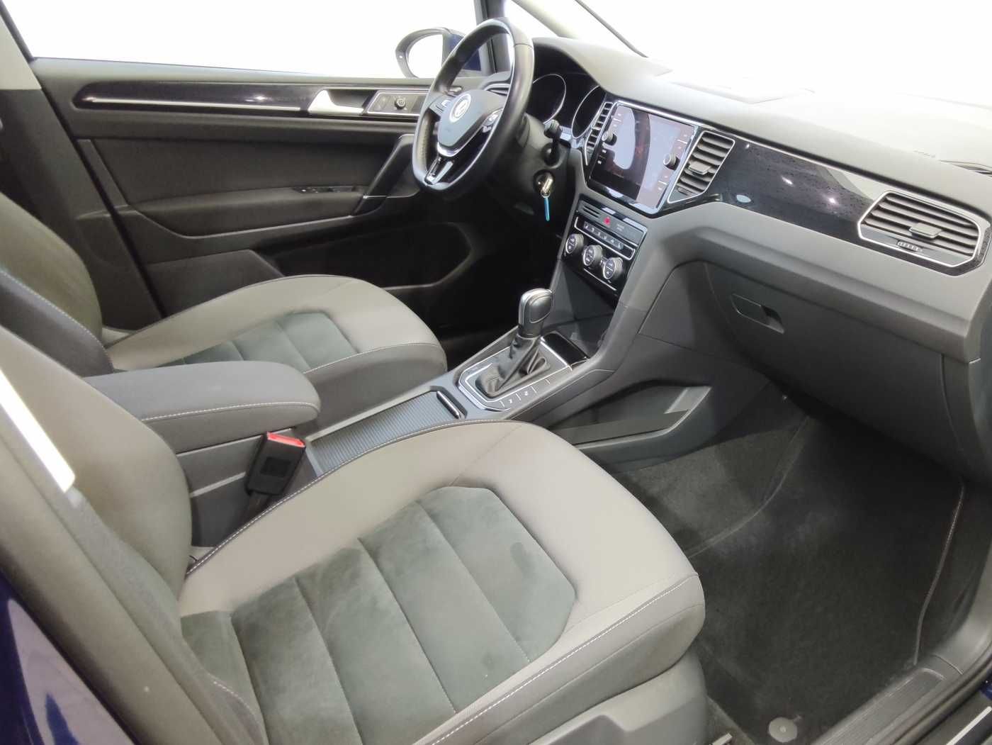 Volkswagen Golf VII Sportsvan 1.5 TSI DSG Highline - Samsaru's Car Outlet