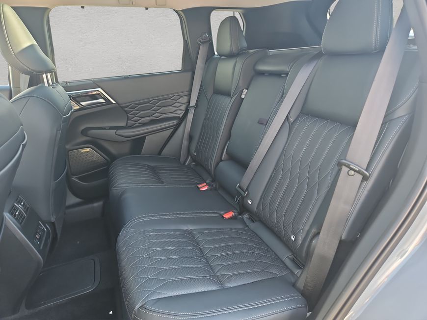 Mitsubishi Outlander 2.4 4WD Plug-In Hybrid Top*AHK*