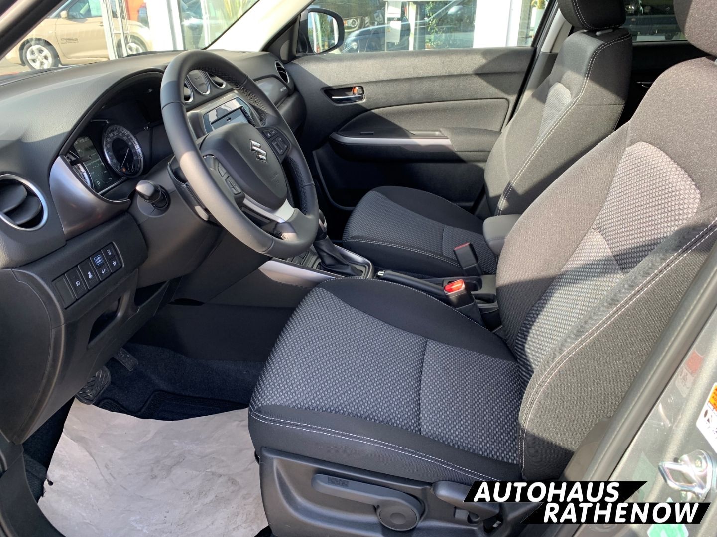 Suzuki Vitara 1.5 Hybrid Comfort Allrad - Samsaru's Car Outlet