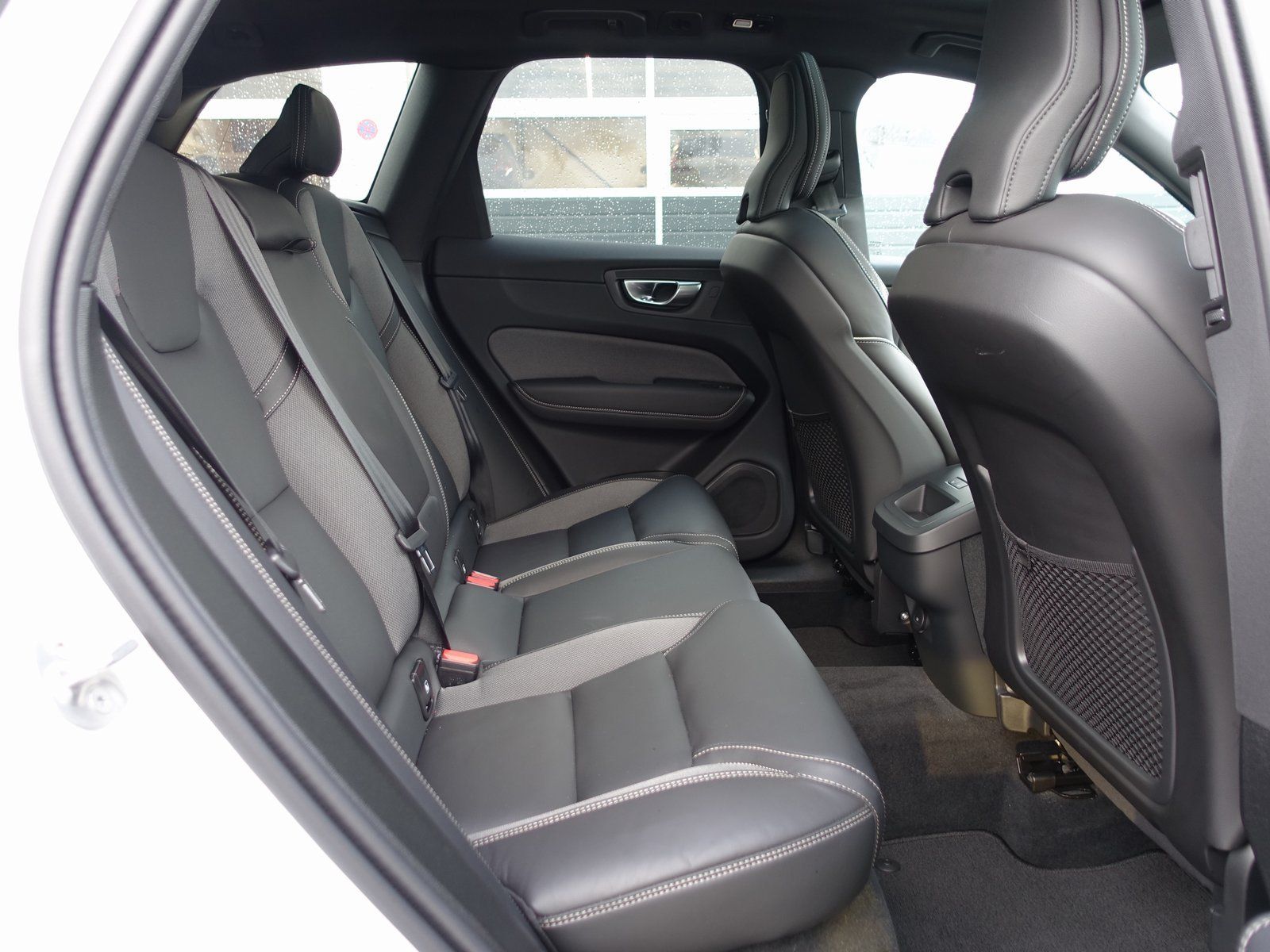 Volvo XC60 Plus B5 AWD/Four-C/AHK/HeadUp/360°Cam/Pano