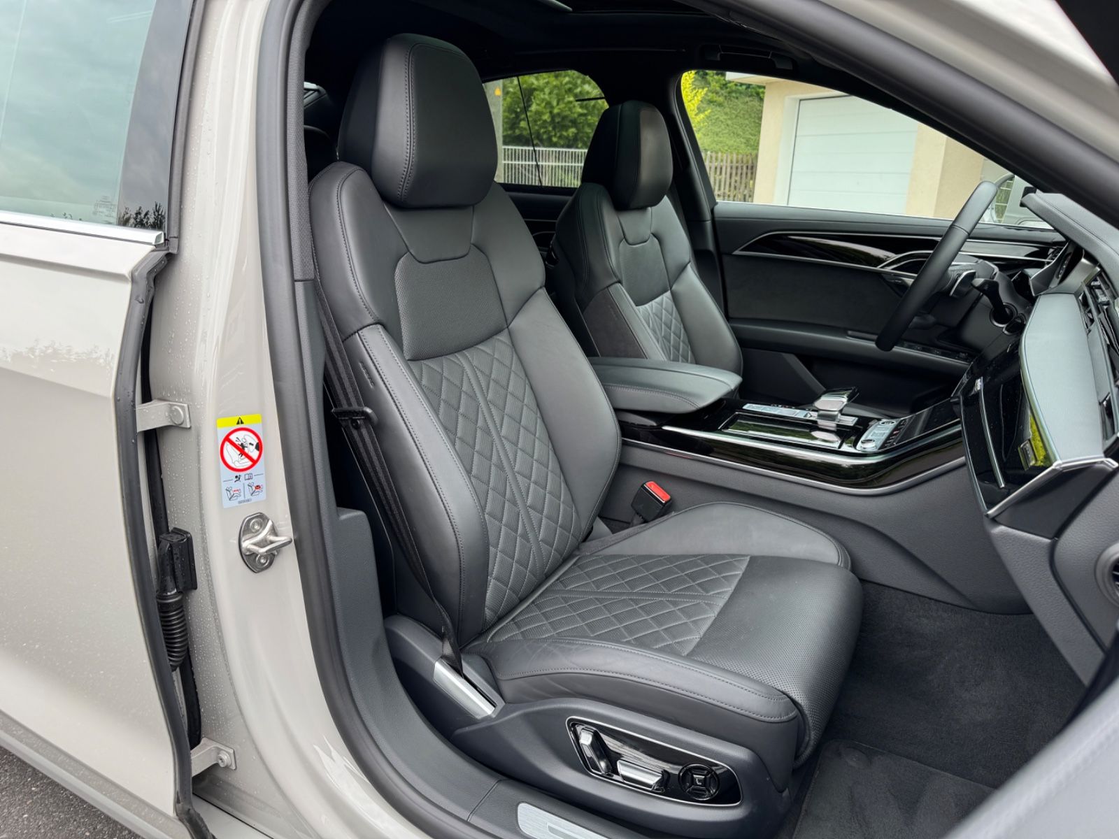Audi A8 55 TFSI quattro S-line - Samsaru's Car Outlet