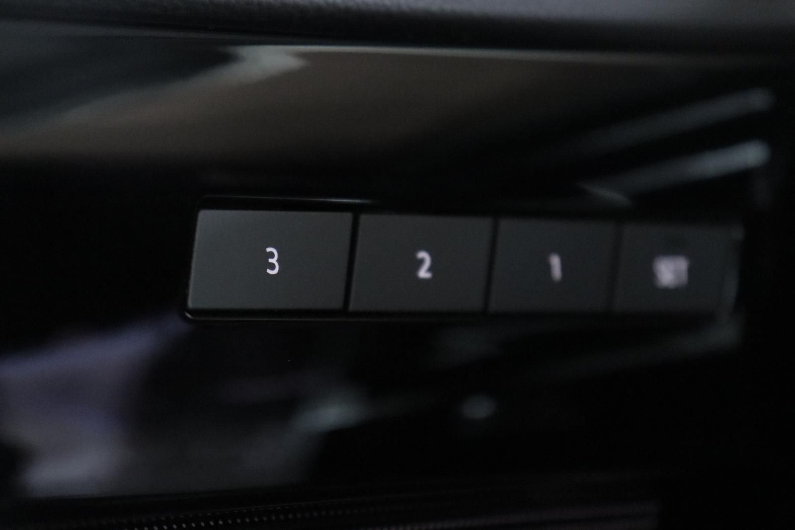 Volkswagen Touareg 3.0 TDI 4M R-LINE BLACK - Samsaru's Car Outlet