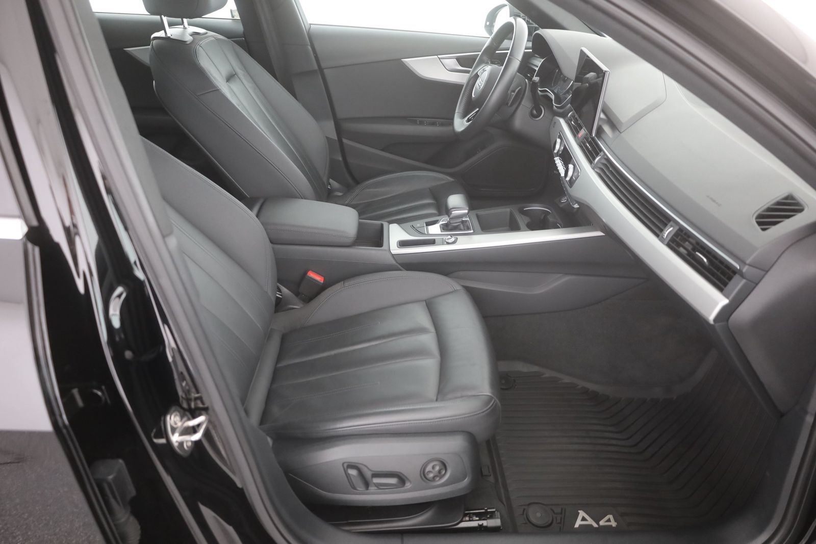Audi A4 Avant 35 TFSI advanced - Samsaru's Car Outlet