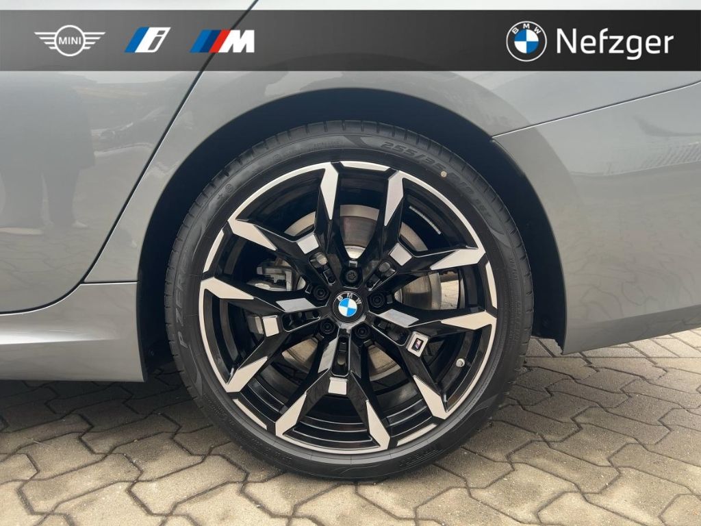 BMW 330 d xDrive Touring M Sport Park-Assistent HiFi
