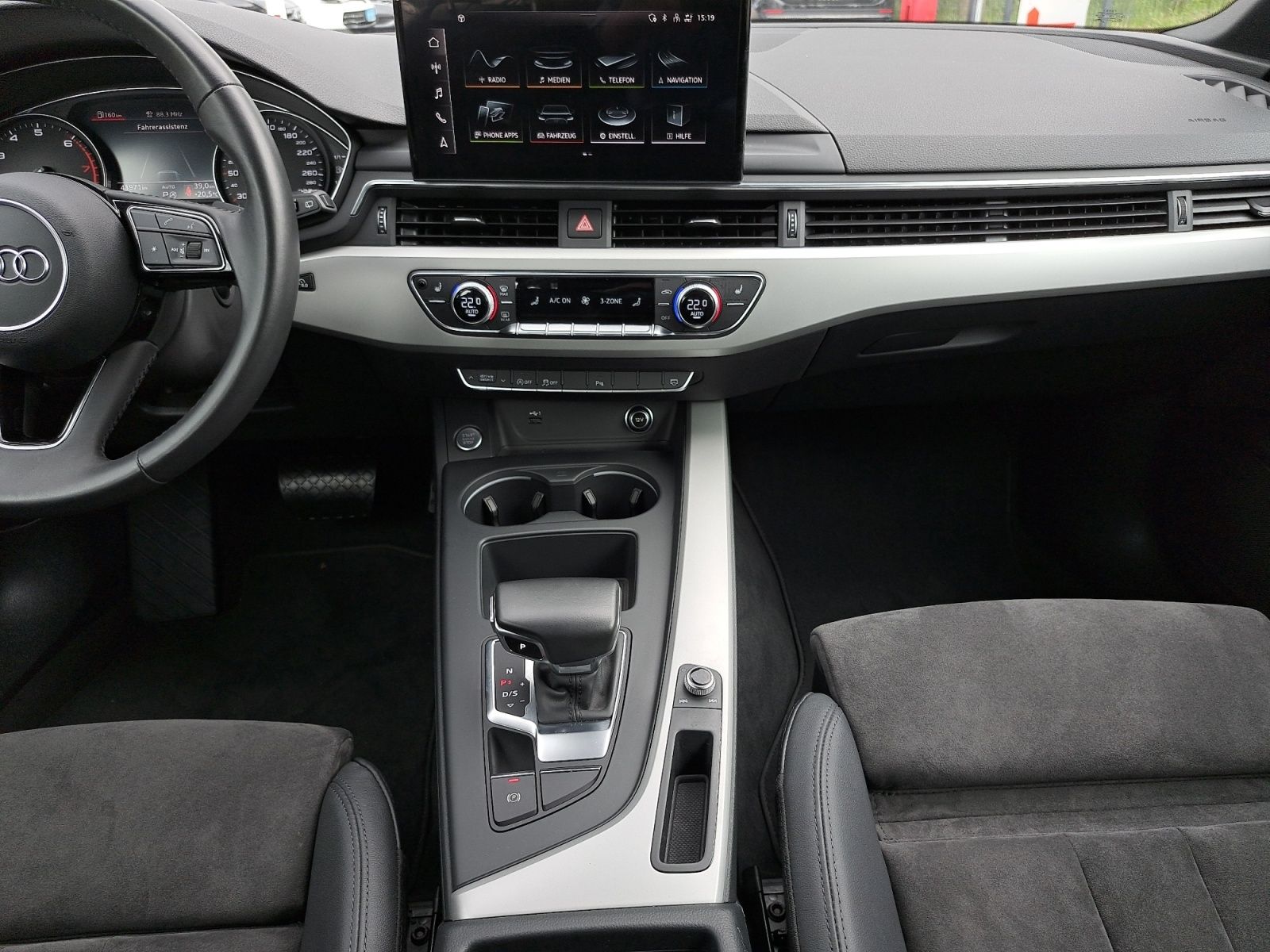 Audi A4 Avant advanced 40 TFSI S tronic - Samsaru's Car Outlet