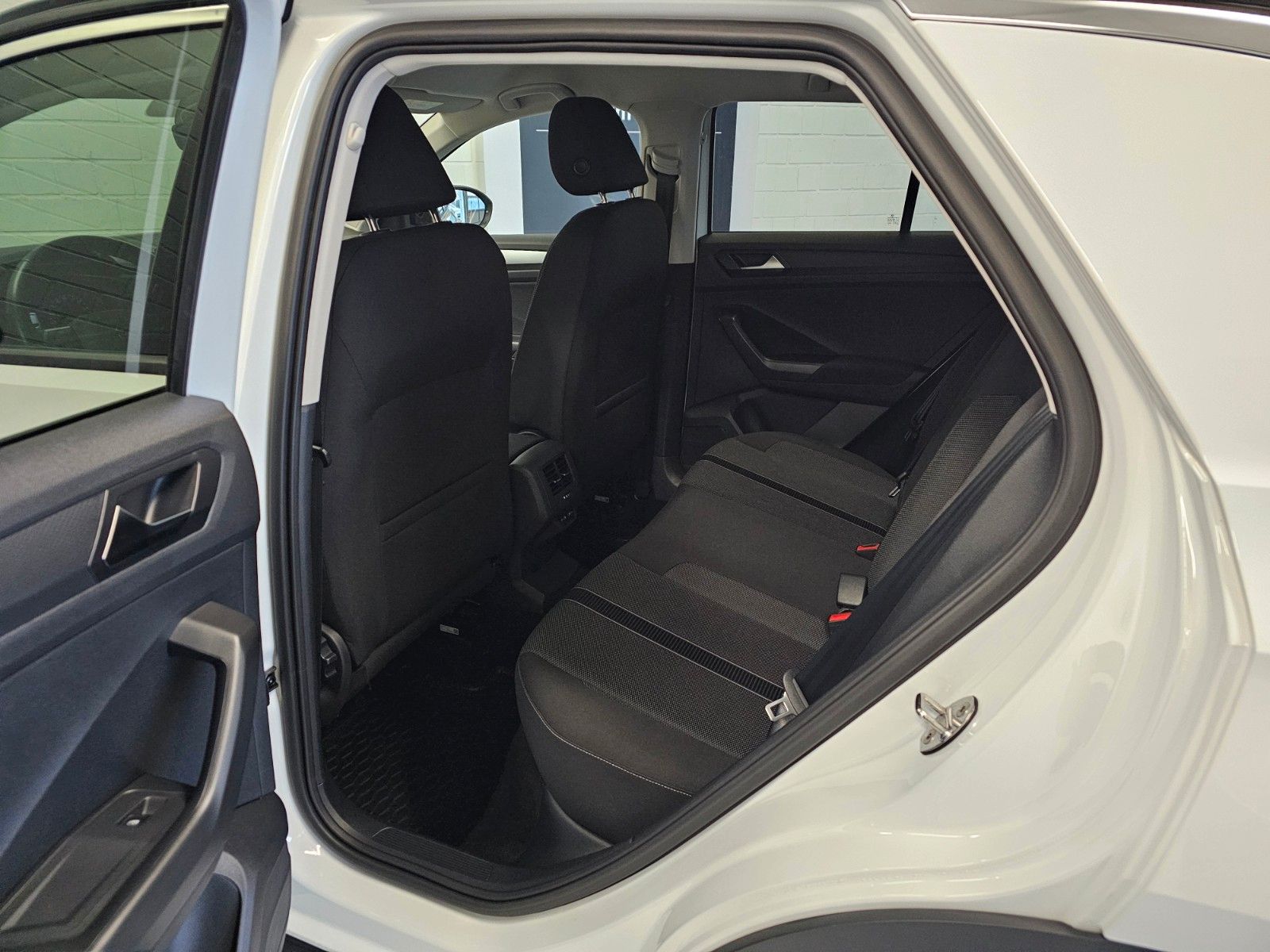 Volkswagen T-Roc 1.5 TSI Life - Samsaru's Car Outlet