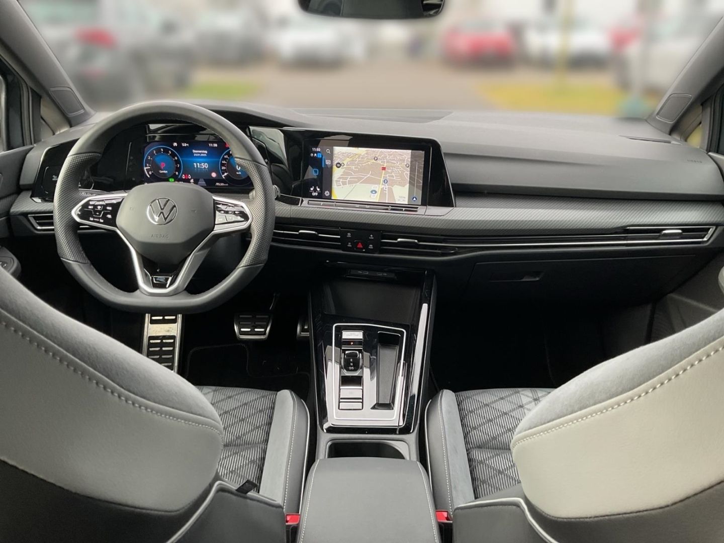 Volkswagen Golf Variant 8 VIII R-Line 1.5 eTSI - Samsaru's Car Outlet