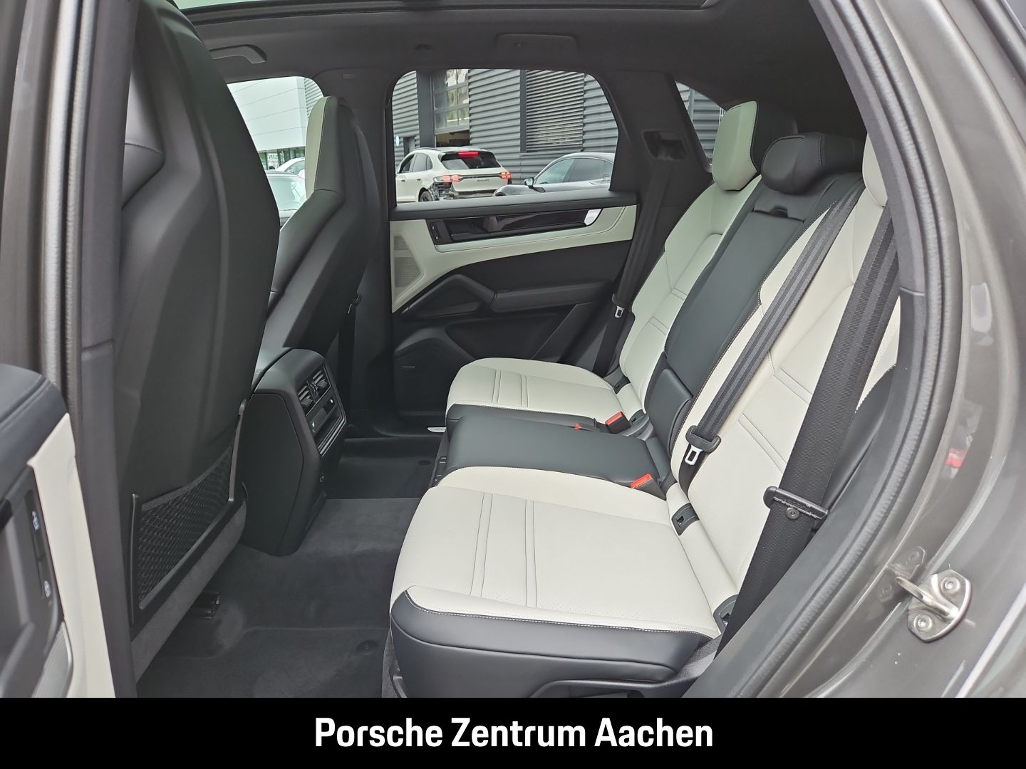 Porsche Cayenne E-Hybrid BOSE Panoramadach Luftfederung