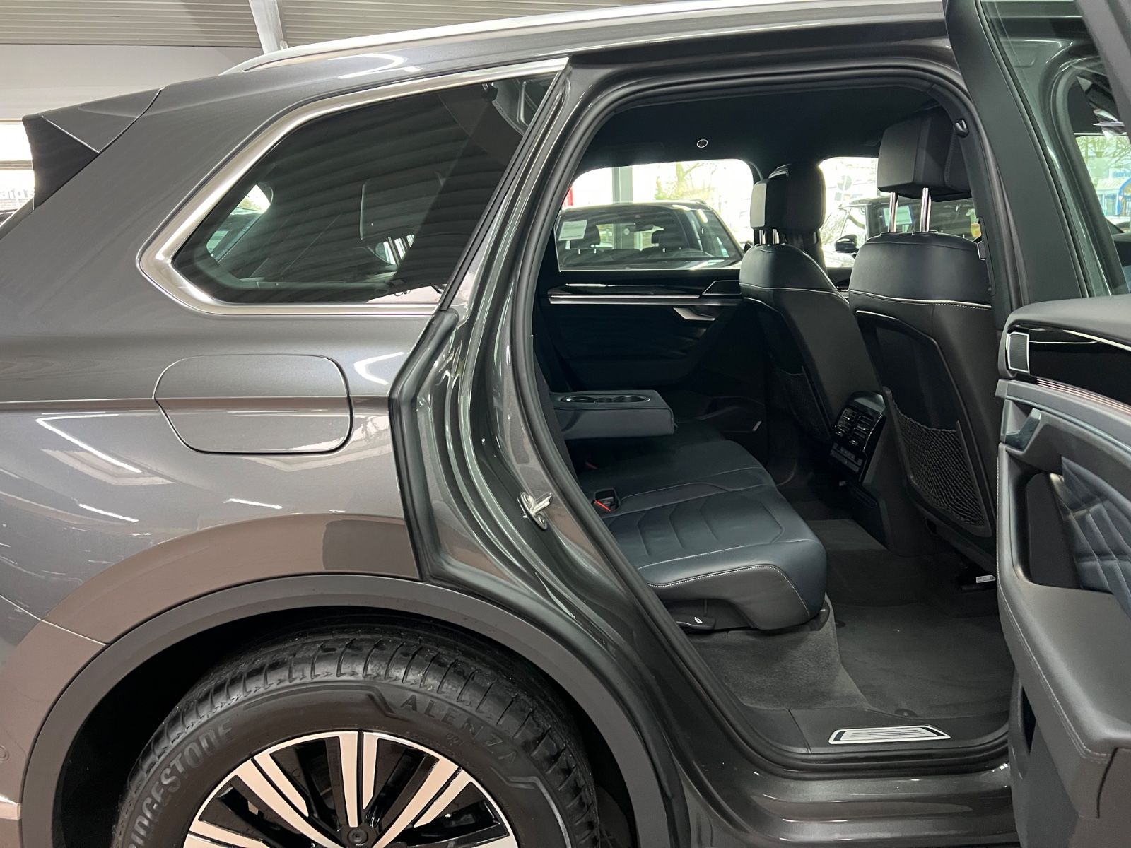 Volkswagen Touareg 3.0 TSI Elegance 4M HuD+VC+MEM+Puglia+19