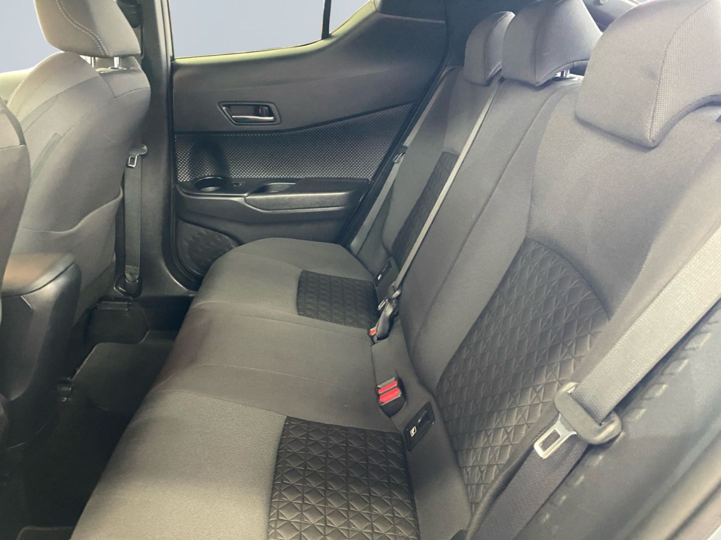 Toyota C-HR 2.0 Hybrid - Samsaru's Car Outlet