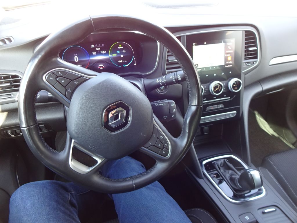 Renault Megane Grandtour E-TECH Plug-in - Samsaru's Car Outlet