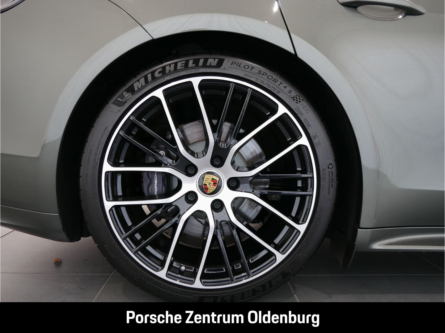 Porsche Panamera 4 E-Hybrid Platinum Edition Matrix LED