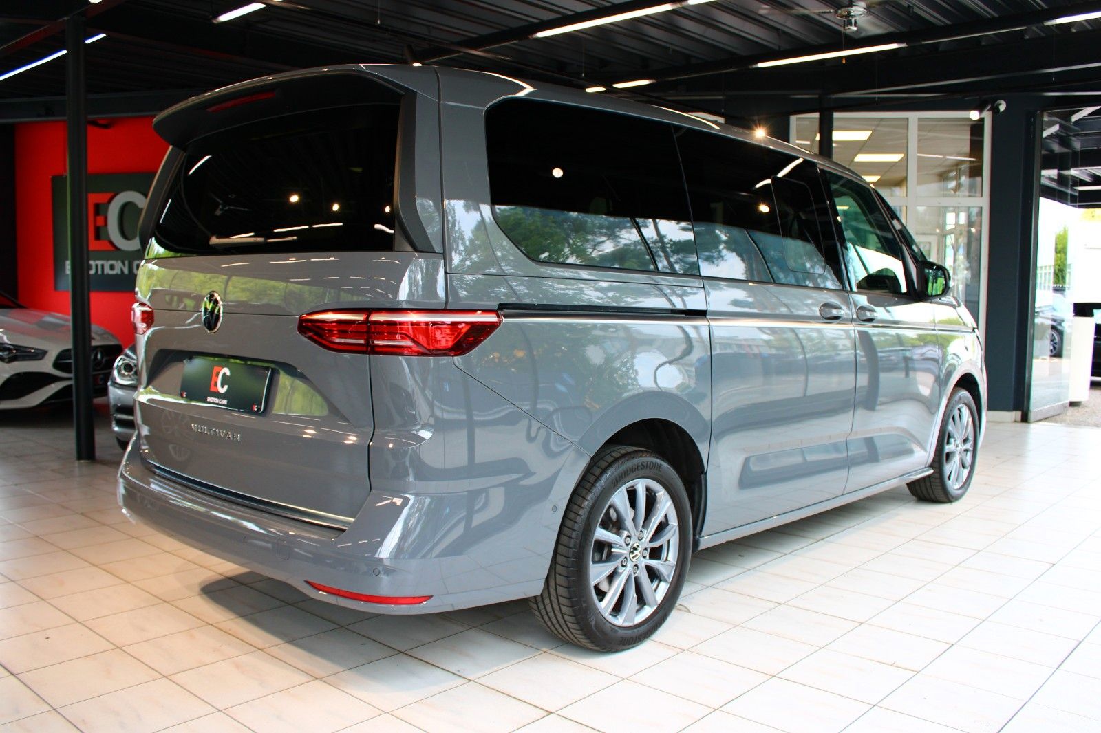 Volkswagen T7 Multivan Style - Samsaru's Car Outlet