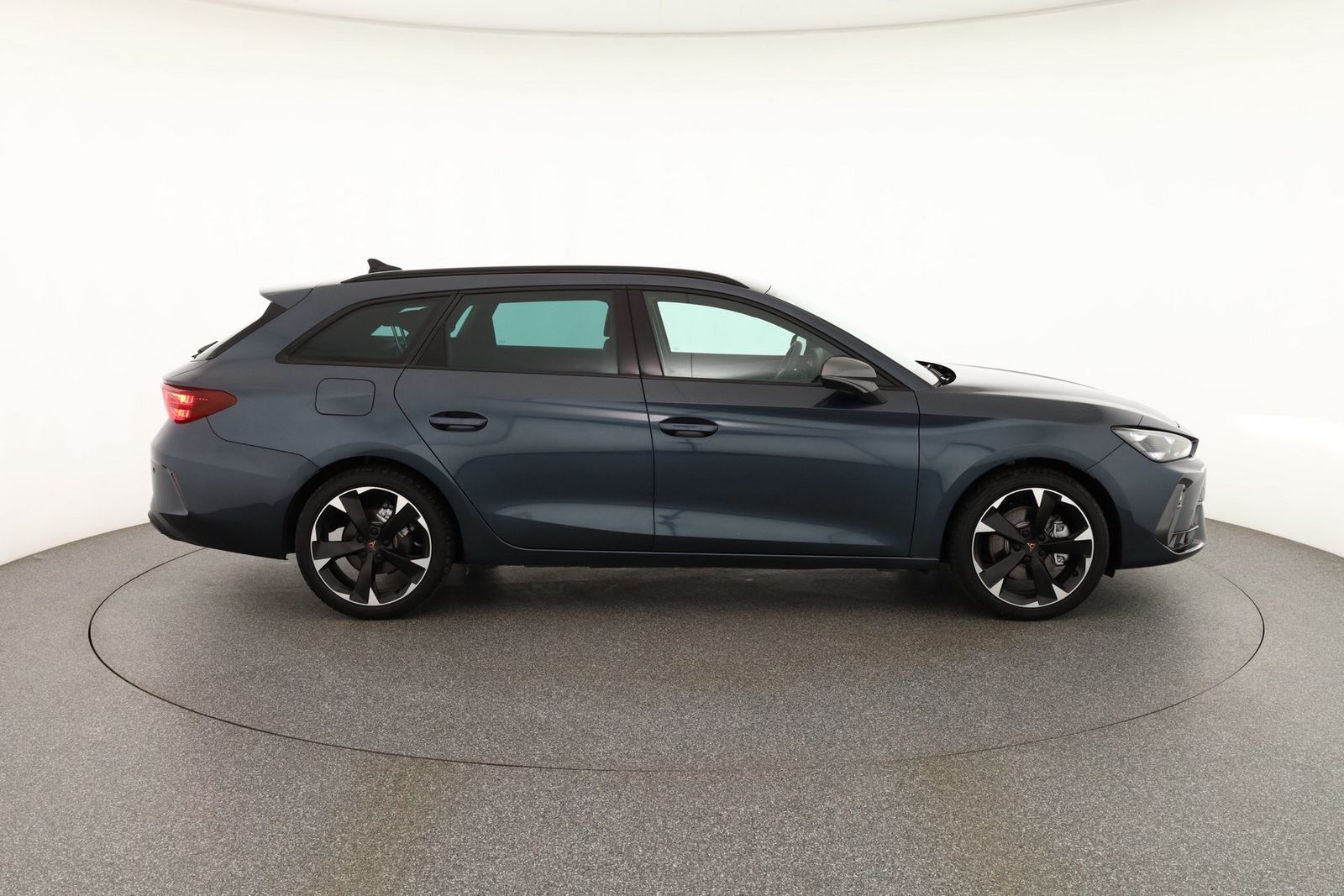 Cupra Leon ST 2.0 TDI DSG - Samsaru's Car Outlet