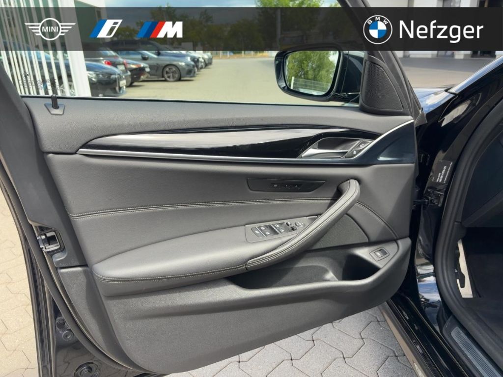 BMW 540 i xDrive Touring M Sport Head-Up Park-Assist