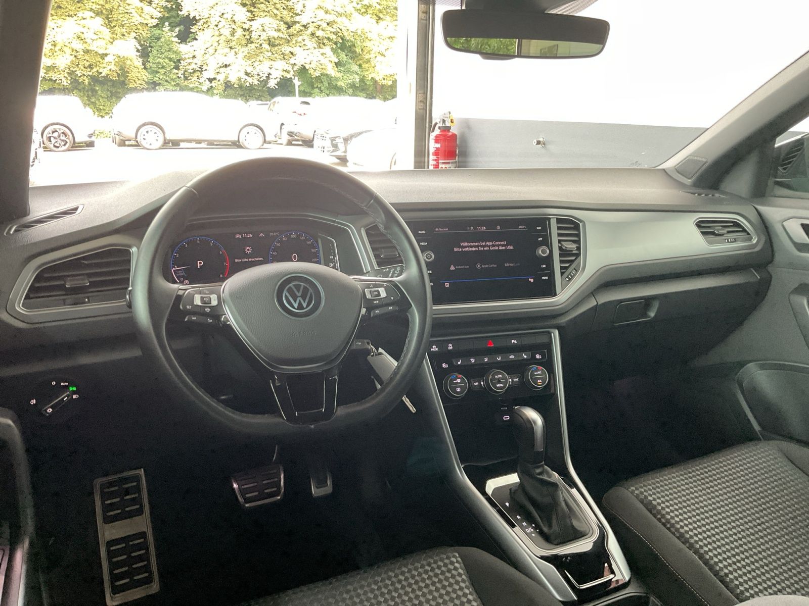 Volkswagen T-Roc 1.5 TSI DSG Active - Samsaru's Car Outlet