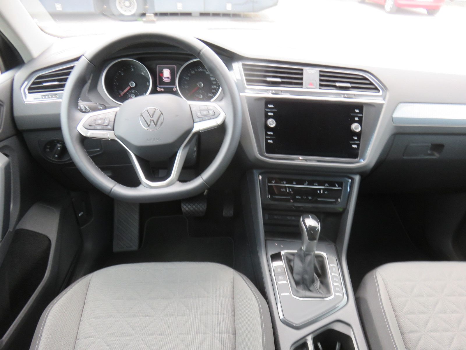 Volkswagen Tiguan 2.0 TDI DSG Life - Samsaru's Car Outlet