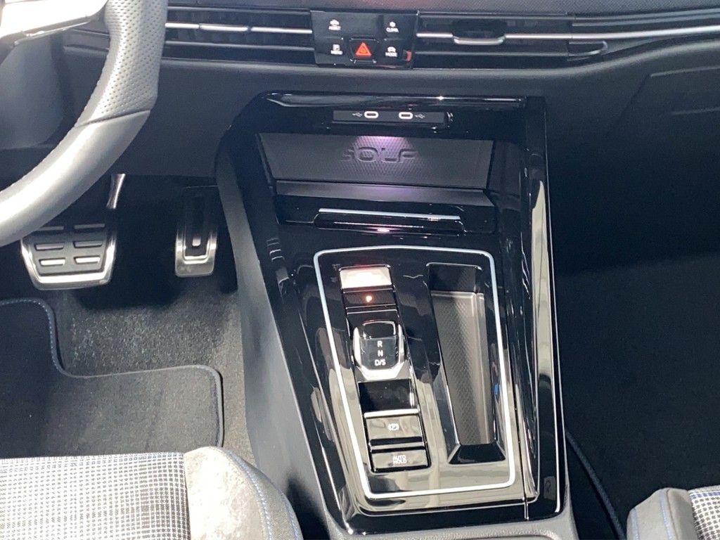 Volkswagen Golf  1,5l eHybrid DSG GTE Matrix+AHK+360°Kamera